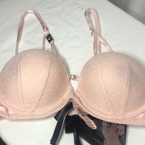 NWT VICTORIA’S SECRET Very Sexy multi-way blush colored lace padded bra.